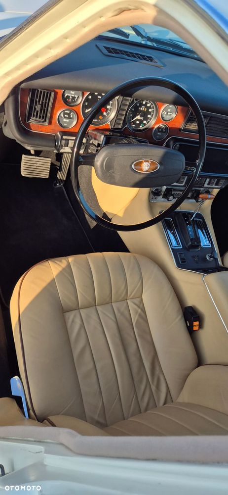 Jaguar XJ - 27
