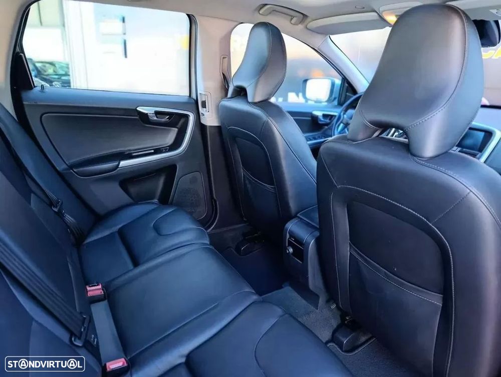 Volvo XC 60 2.0 D4 Momentum Geartronic - 20
