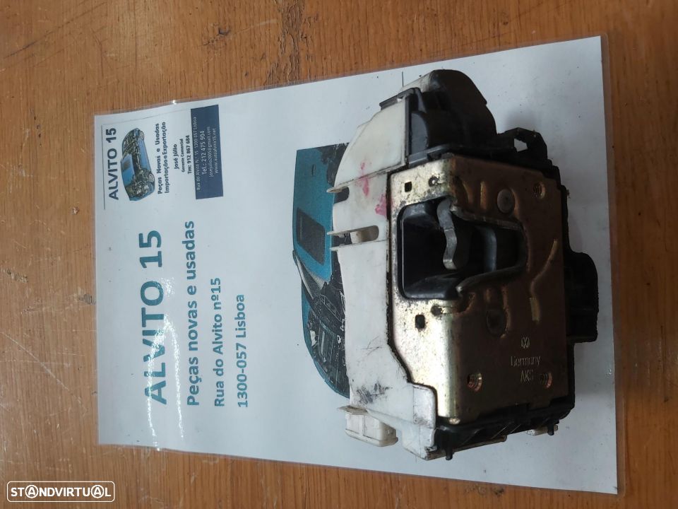 Fechadura frente direita Volkswagen Golf III 3 tampa vacuo estalada - 2