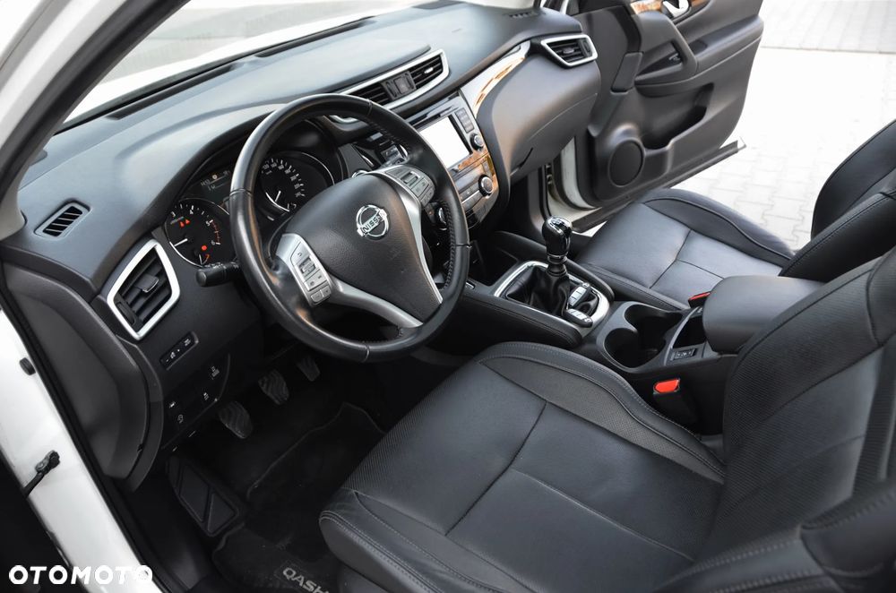 Nissan Qashqai 1.6 DCi 4x4 Tekna+ - 26