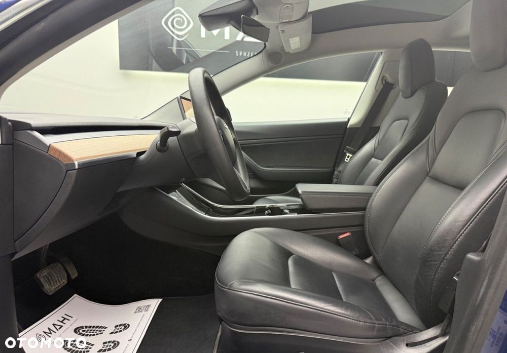 Tesla Model 3 - 25