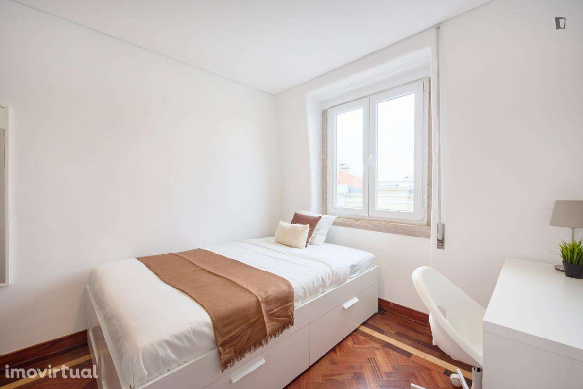 Quarto - localizado em São Sebastião Lisbon - Grande imagem: 2/37