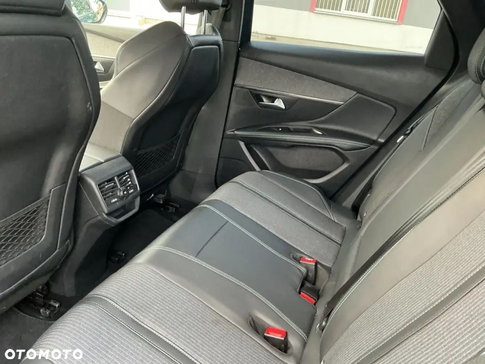 Peugeot 3008 1.6 PureTech Hybrid PHEV Allure Pack S&S EAT8 - 11
