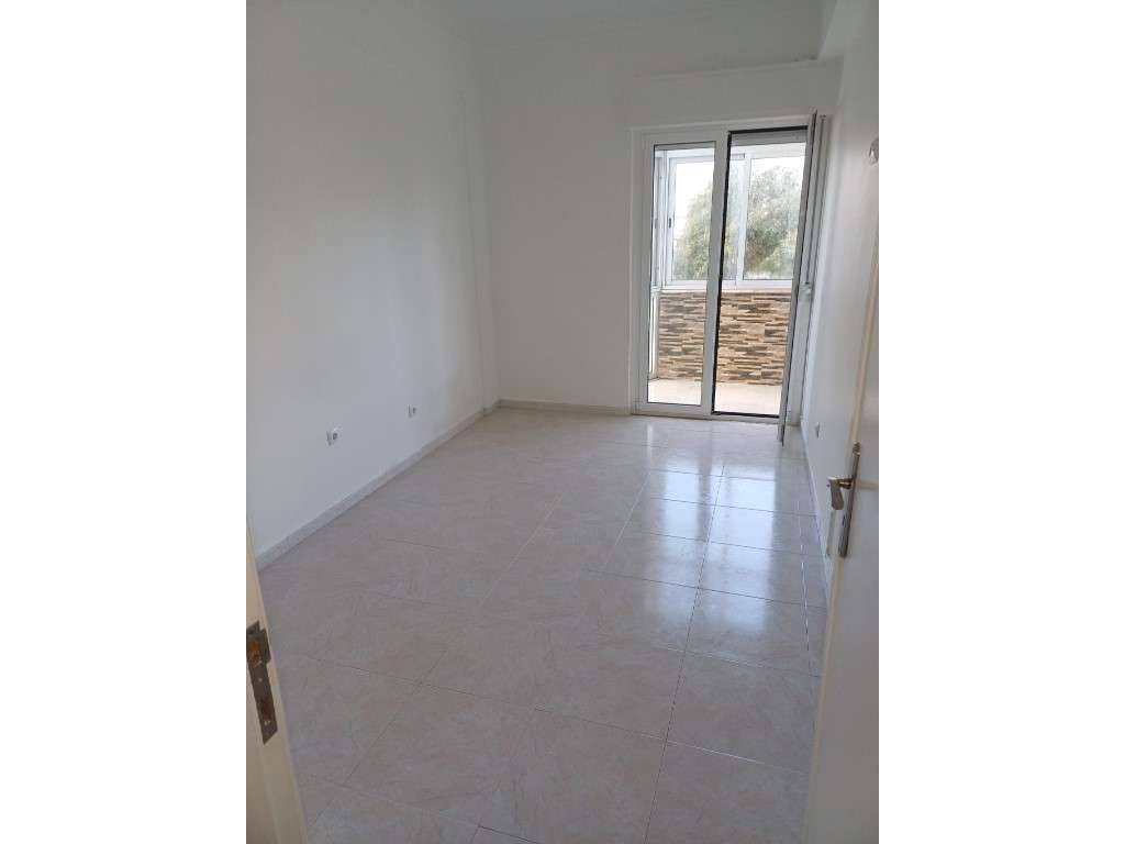 Apartamento T2 no Olival Basto | 58 m² | 3.º Andar para Arrendamento - Grande imagem: 2/13