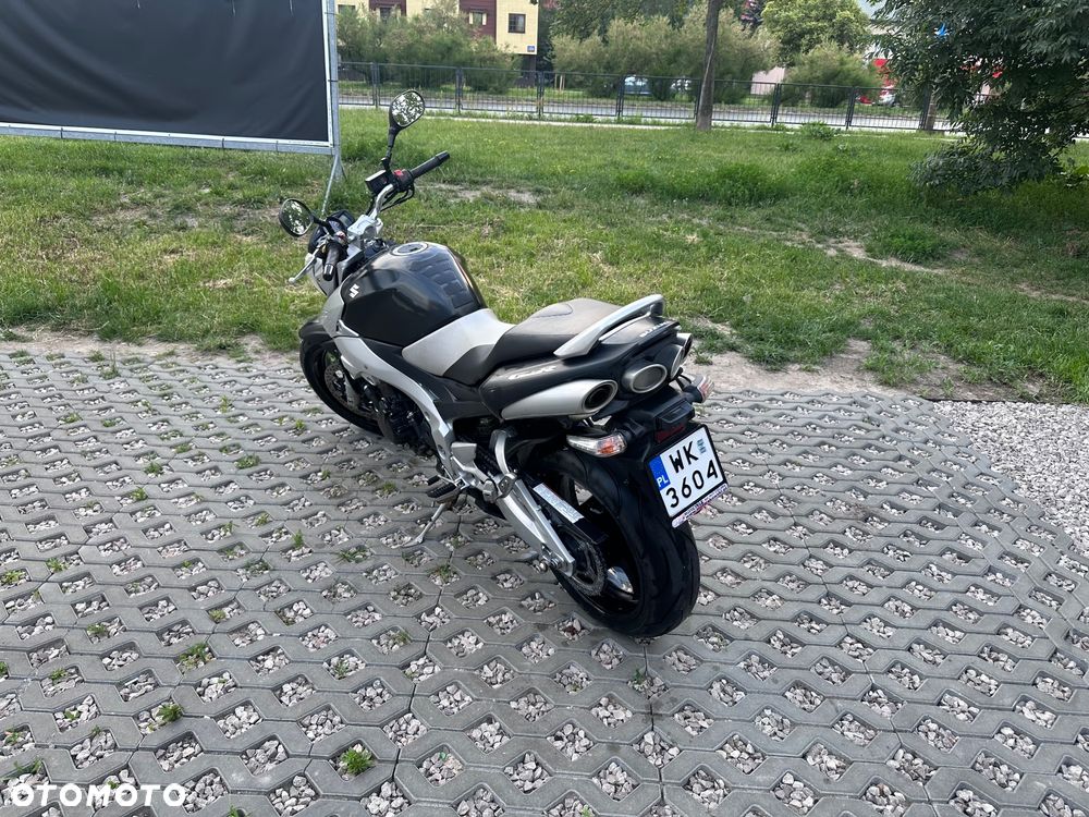 Suzuki GSR - 7