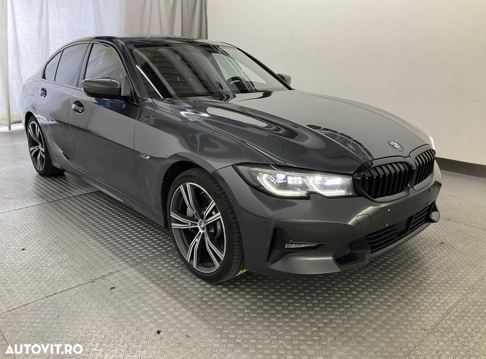 BMW Seria 3 330e Aut. Sport Line - 2