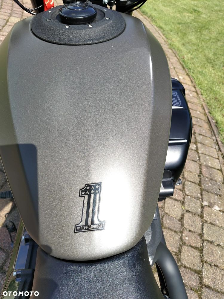 Harley-Davidson Softail FXDR - 17