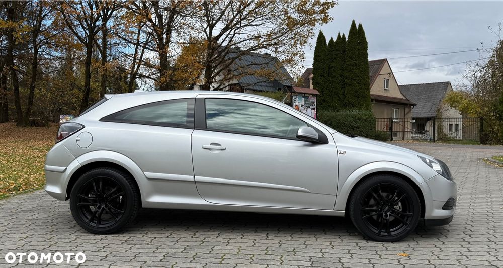 Opel Astra III GTC 1.8 Cosmo - 12