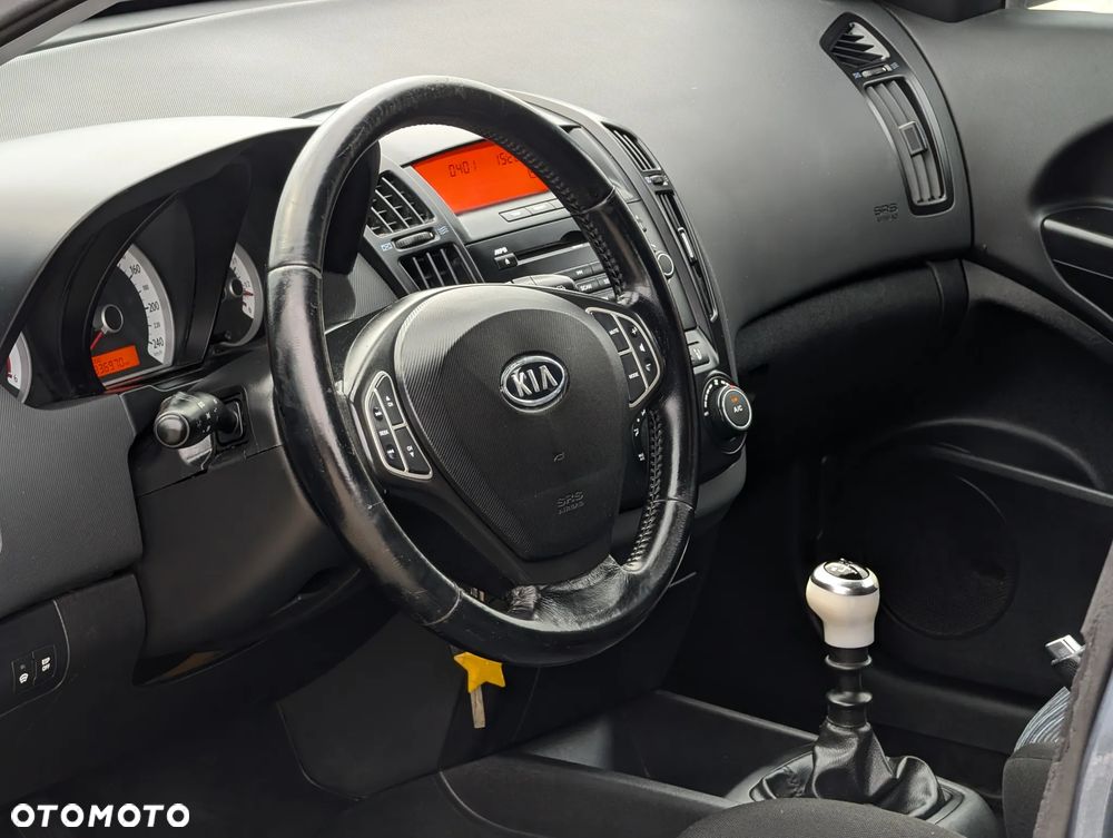 Kia Ceed - 23