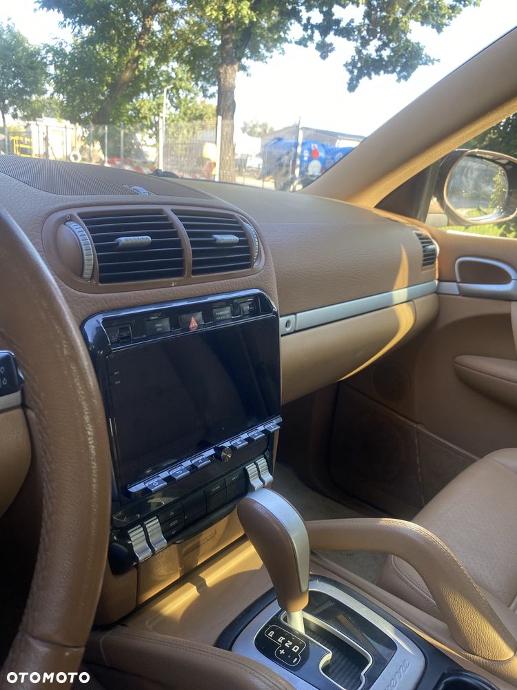 Porsche Cayenne - 12