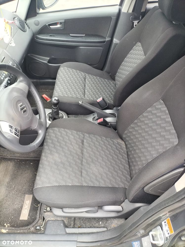 SUZUKI SX4 1.6 VVT 107KM ZY4 ZDERZAK PRZÓD KOMPLETNY KLAPA DRZWI PRAWY LEWE TYŁ PRZÓD MASKA BŁOTNIK LAMPA PAS PRZEDNI SZYBA LUSTERKO SILNIK SKRZYNIA CAŁY NA CZĘŚCI - 8