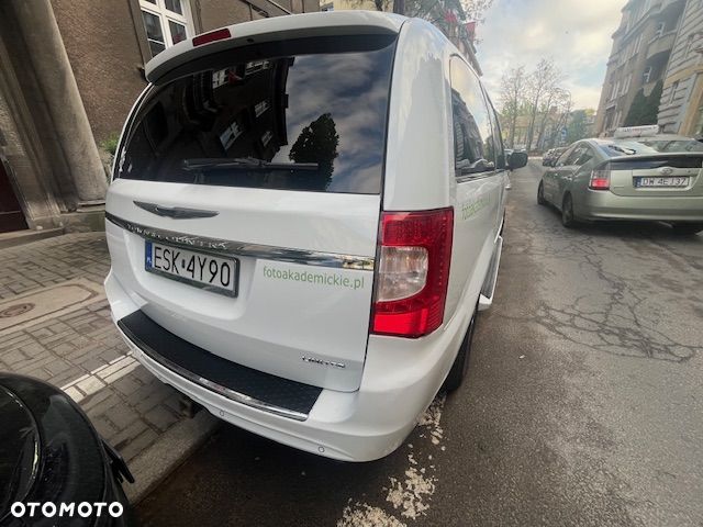 Chrysler Town & Country 3.6 Limited - 8