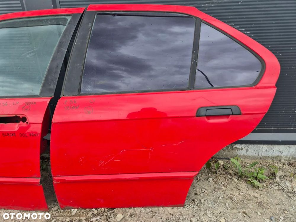DRZWI PRZEDNIE TYLNE PRAWE CZERWONE BMW E36 - 7
