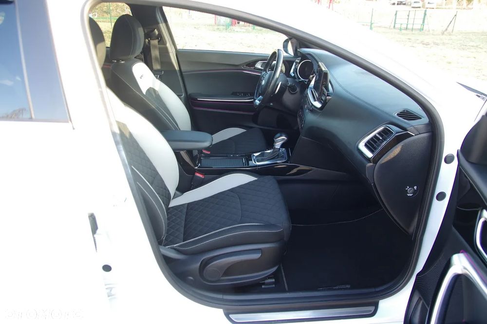 Kia ProCeed 1.6 CRDi GT Line DCT - 26