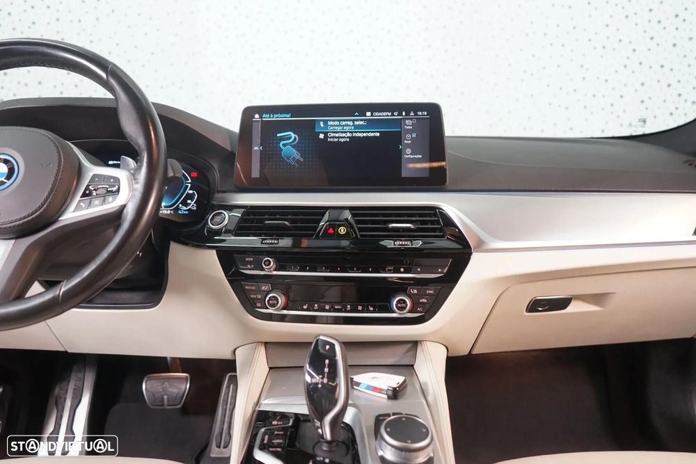 BMW 530 e Pack M - 32