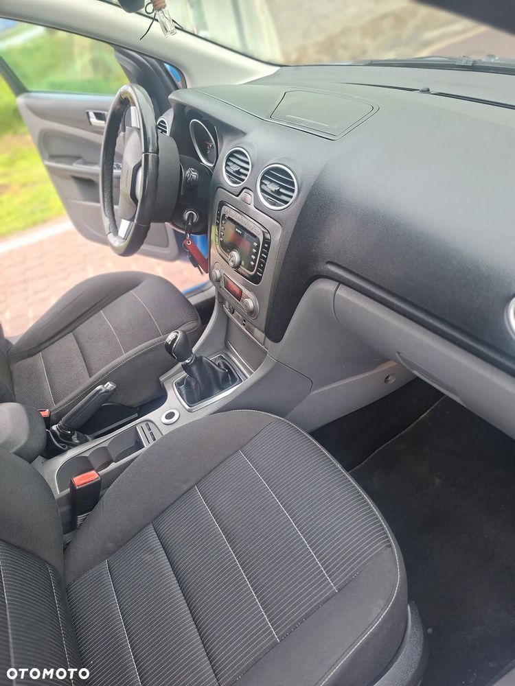 Ford Focus 2.0 16V Trend - 10