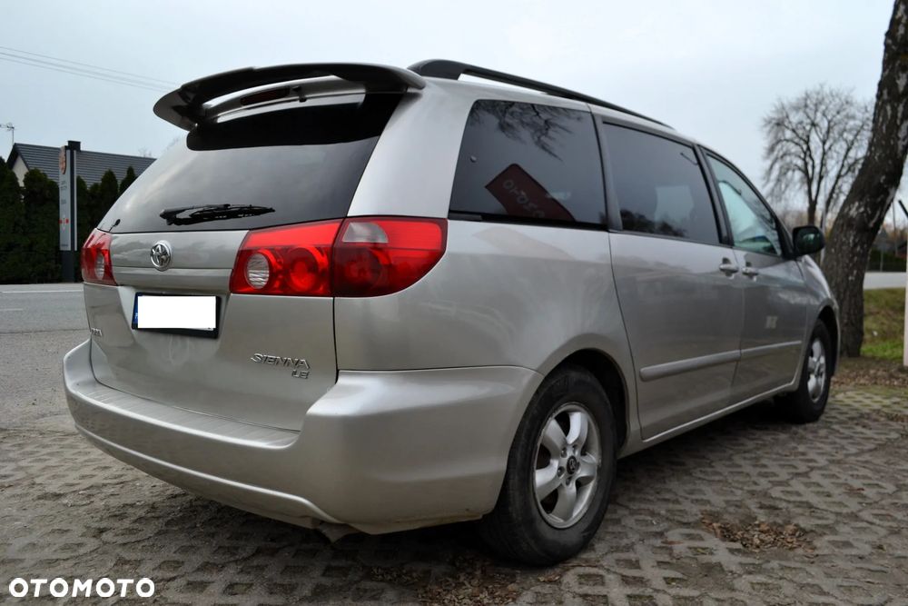 Toyota Sienna 3.3 LE AWD - 4