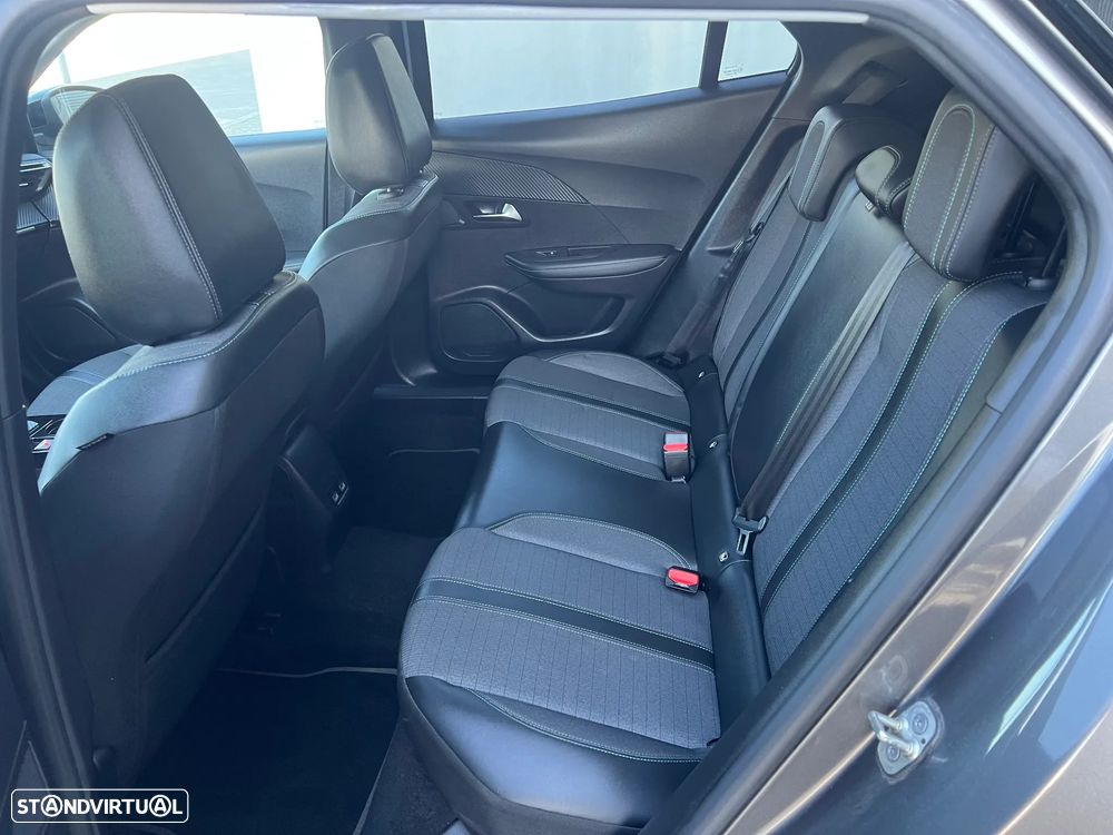 Peugeot 2008 1.2 PureTech Allure EAT8 - 17