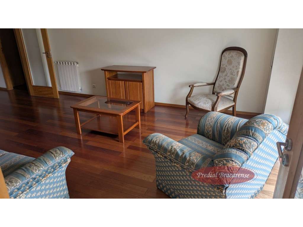 Apartamento T2 com algumas mobílias, em Lamaçães. - Grande imagem: 5/13