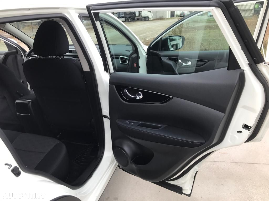 Nissan Qashqai 1.5 DCI N-Connecta - 13