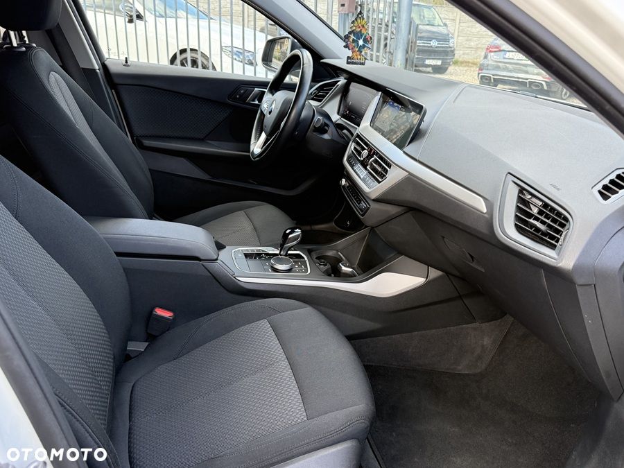 BMW Seria 1 120d xDrive Sport - 32