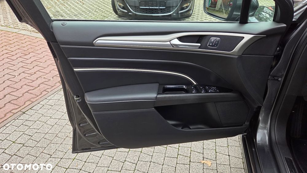 Ford Mondeo 2.0 TDCi STart-Stopp Vignale - 25