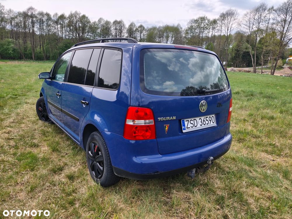 Volkswagen Touran 1.6 Basis - 4