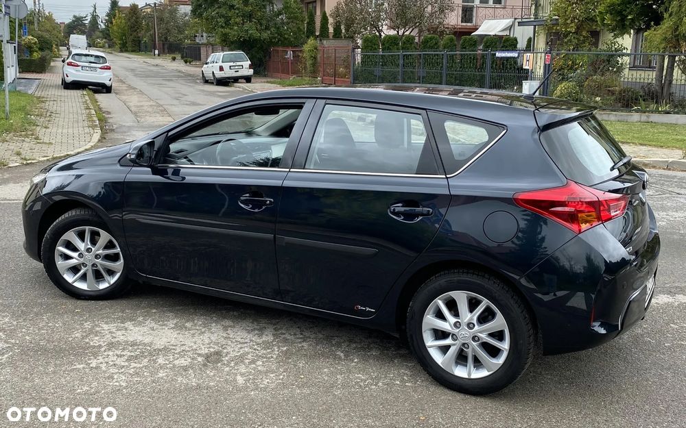 Toyota Auris 1.6 Executive - 5