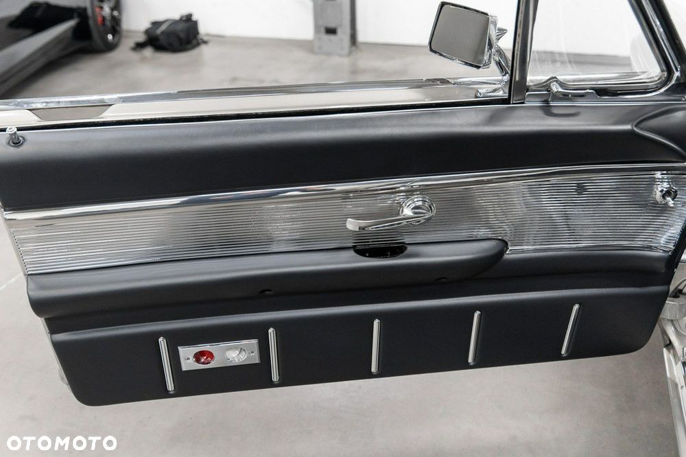 Ford Thunderbird - 37