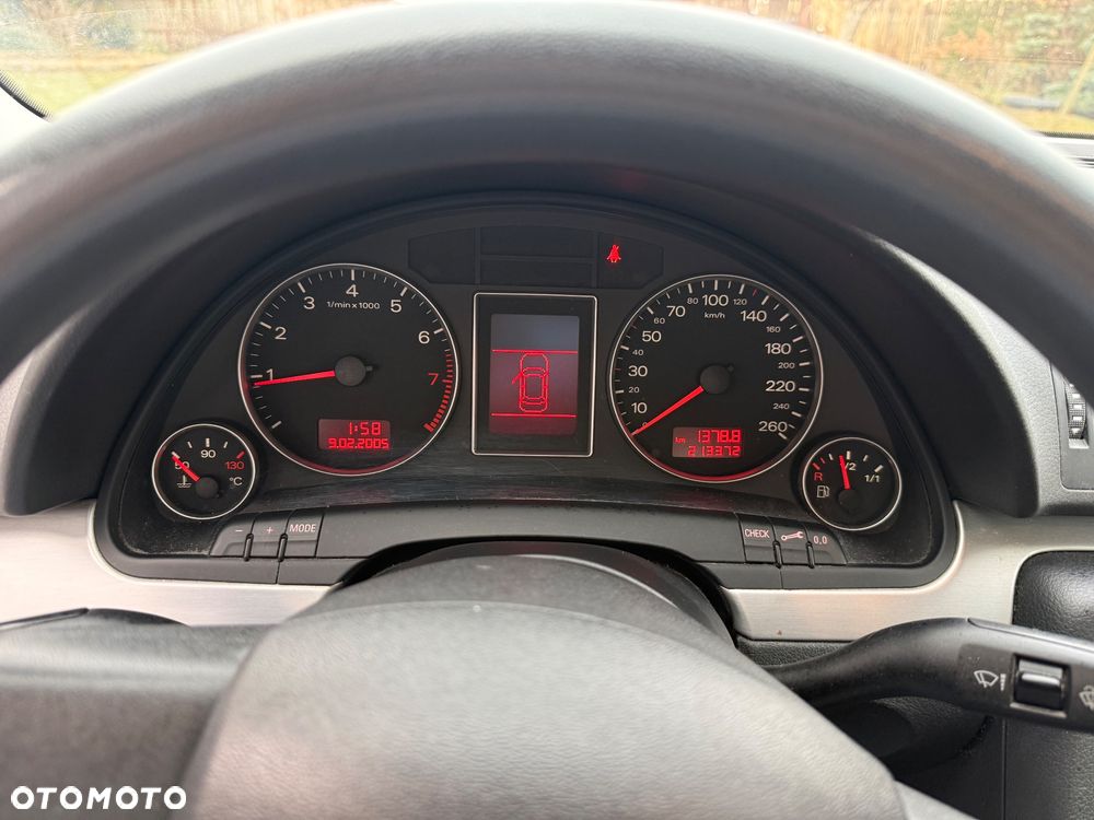 Audi A4 Limousine - 4