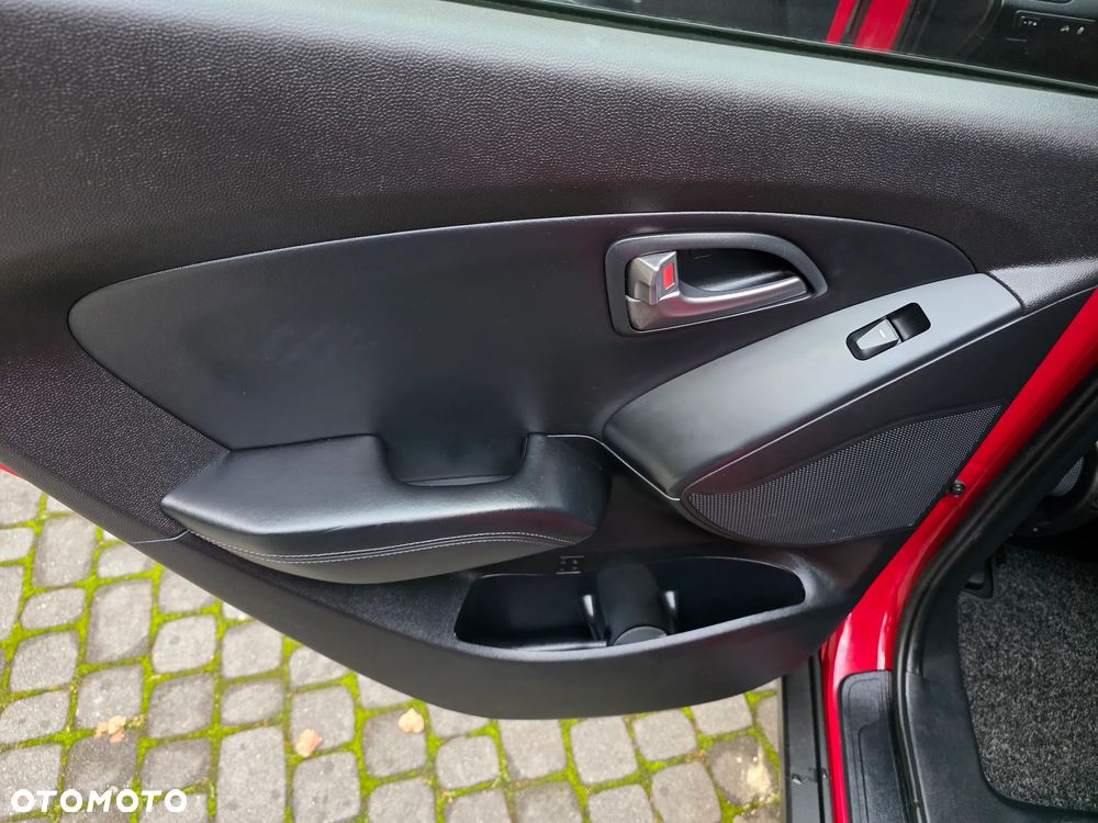 Hyundai ix35 1.6 2WD Fifa World Cup Edition - 17