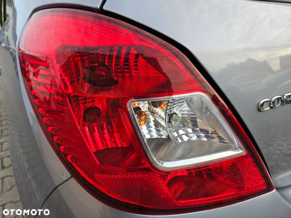 Opel Corsa D  lampa tył tylna prawa lewa  5D - 4