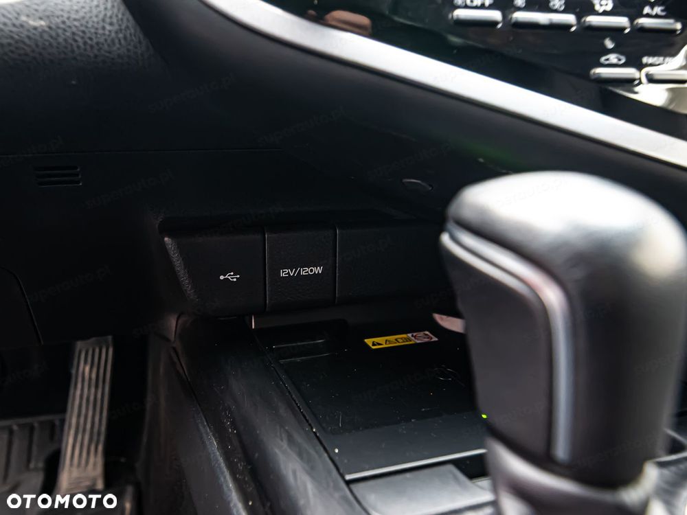 Toyota Camry 2.5 Hybrid Executive CVT - 22