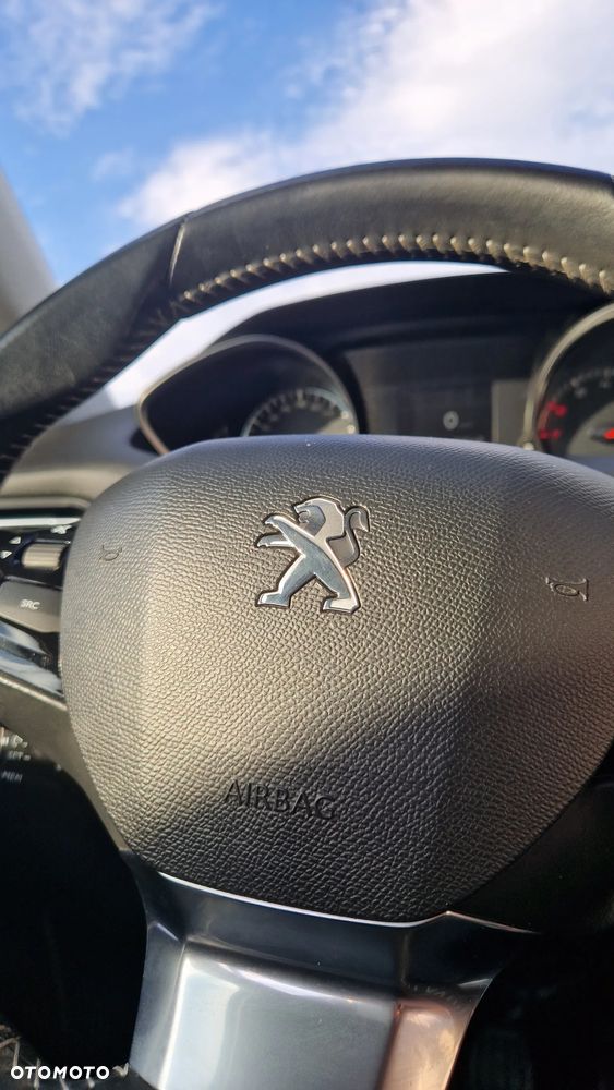 Peugeot 308 1.2 PureTech Allure S&S - 16