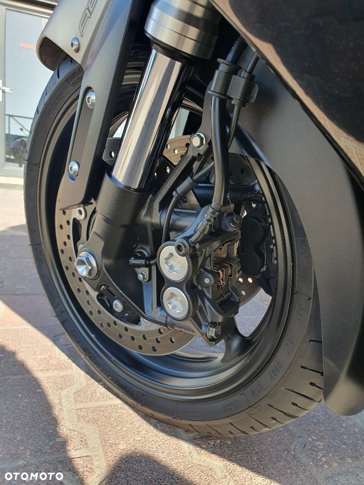 Yamaha Tmax - 17