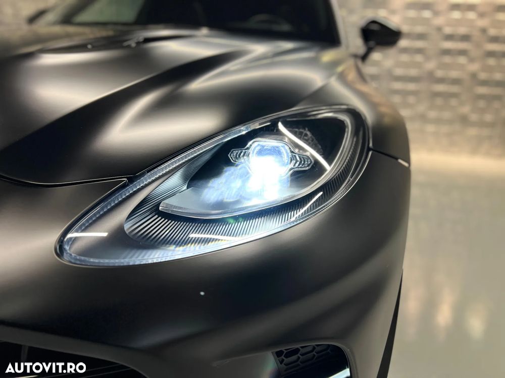 Aston Martin DBX - 7