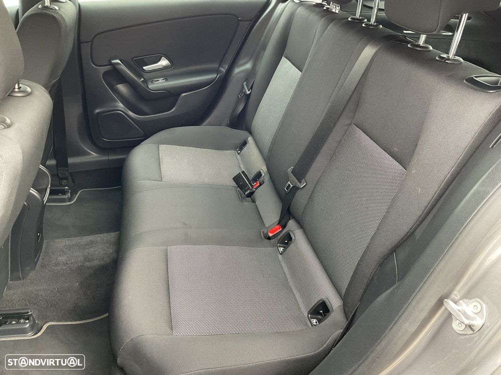 Mercedes-Benz CLA 180 d Shooting Brake Business Solutions Aut. - 35