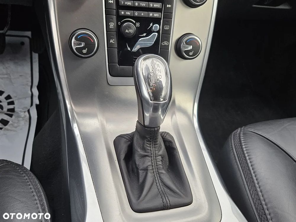 Volvo XC 70 D4 Geartronic Summum - 20