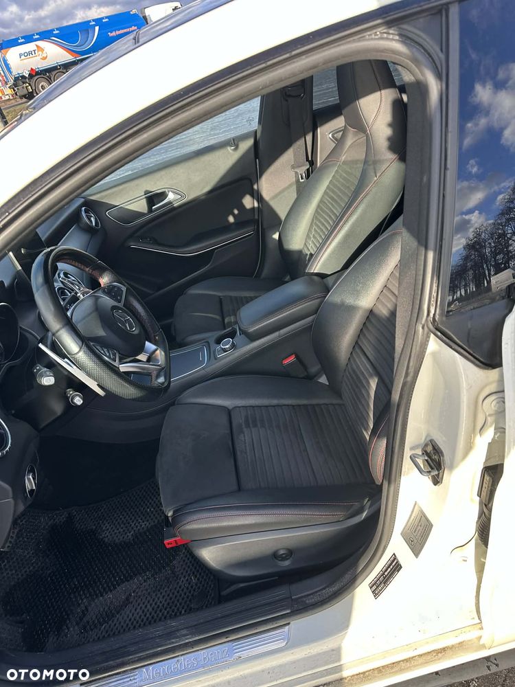 Mercedes-Benz CLA 220 4-Matic - 6