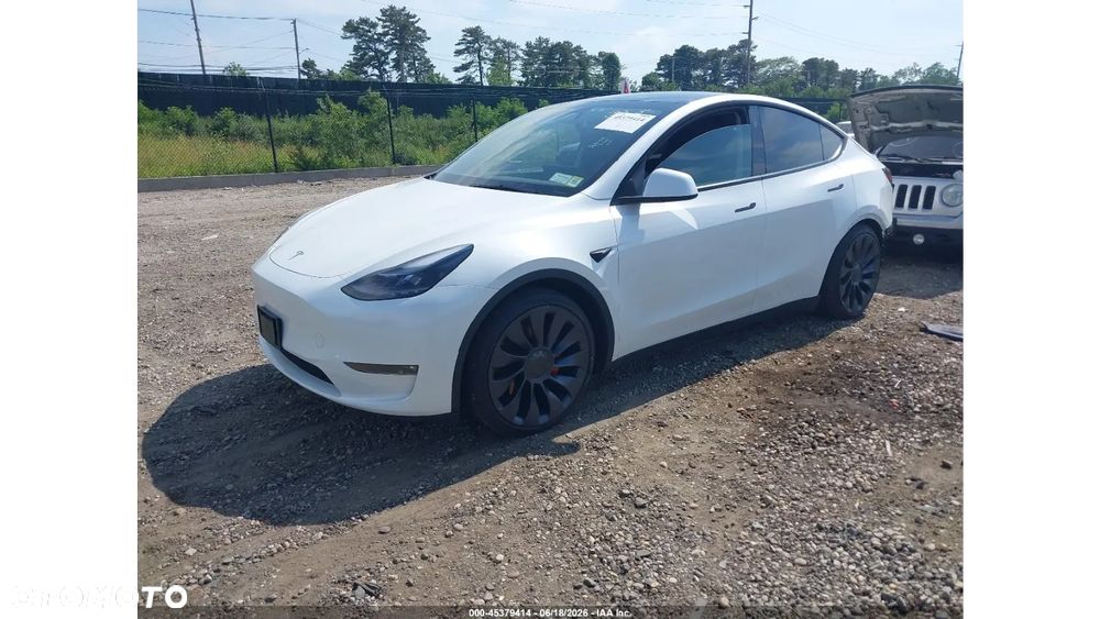 Tesla Model Y Performance AWD - 2
