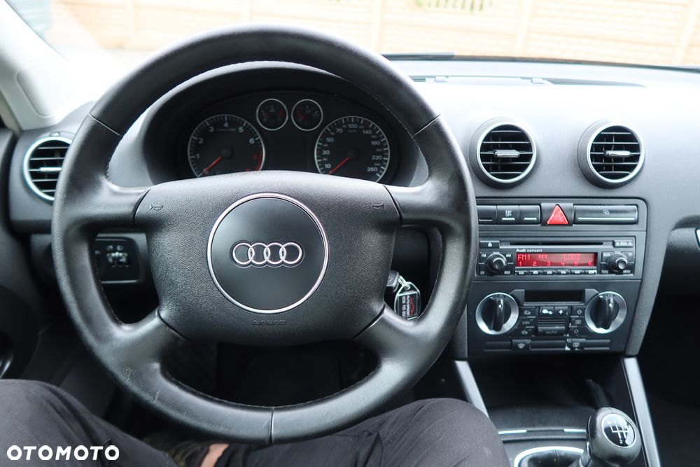 Audi A3 3-drzwiowe 1.6 Ambition - 18