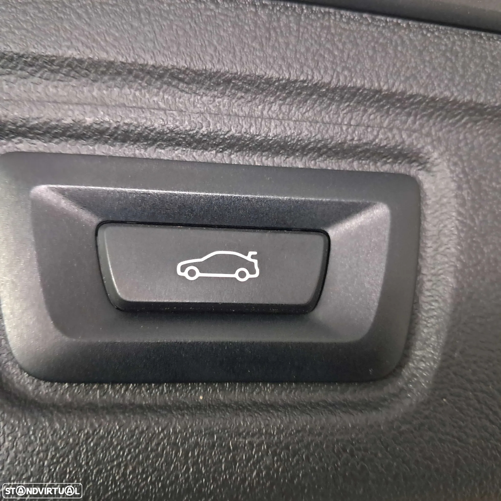 BMW 320 d Touring Pack Desportivo M Auto - 21