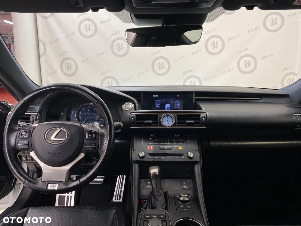 Lexus RC 200t / 300 F Sport - 11