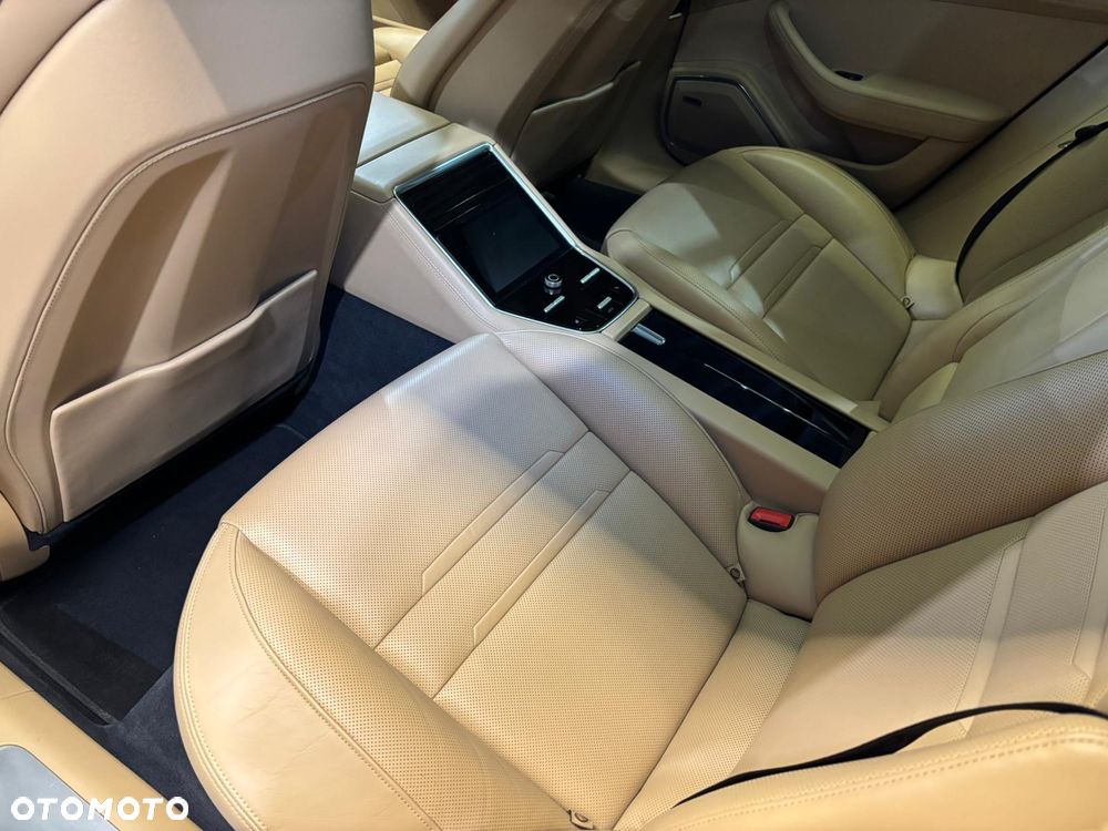 Porsche Panamera 4 E-Hybrid - 11