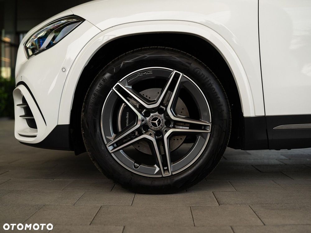 Mercedes-Benz GLA - 8