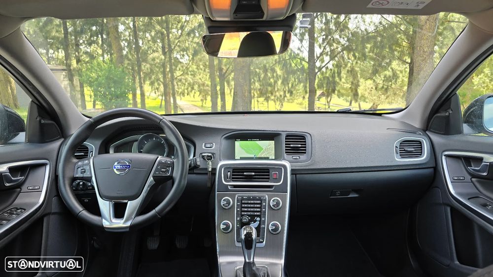Volvo V60 2.0 D3 Summum - 4