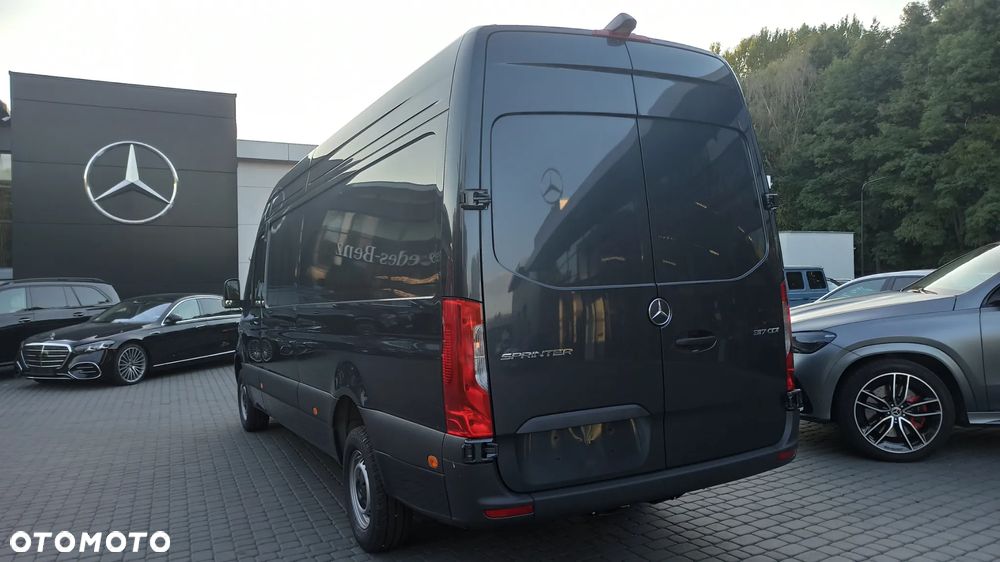 Mercedes-Benz Sprinter - 4