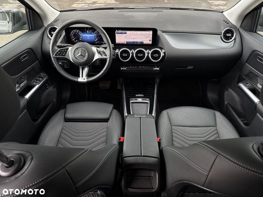 Mercedes-Benz GLA - 23