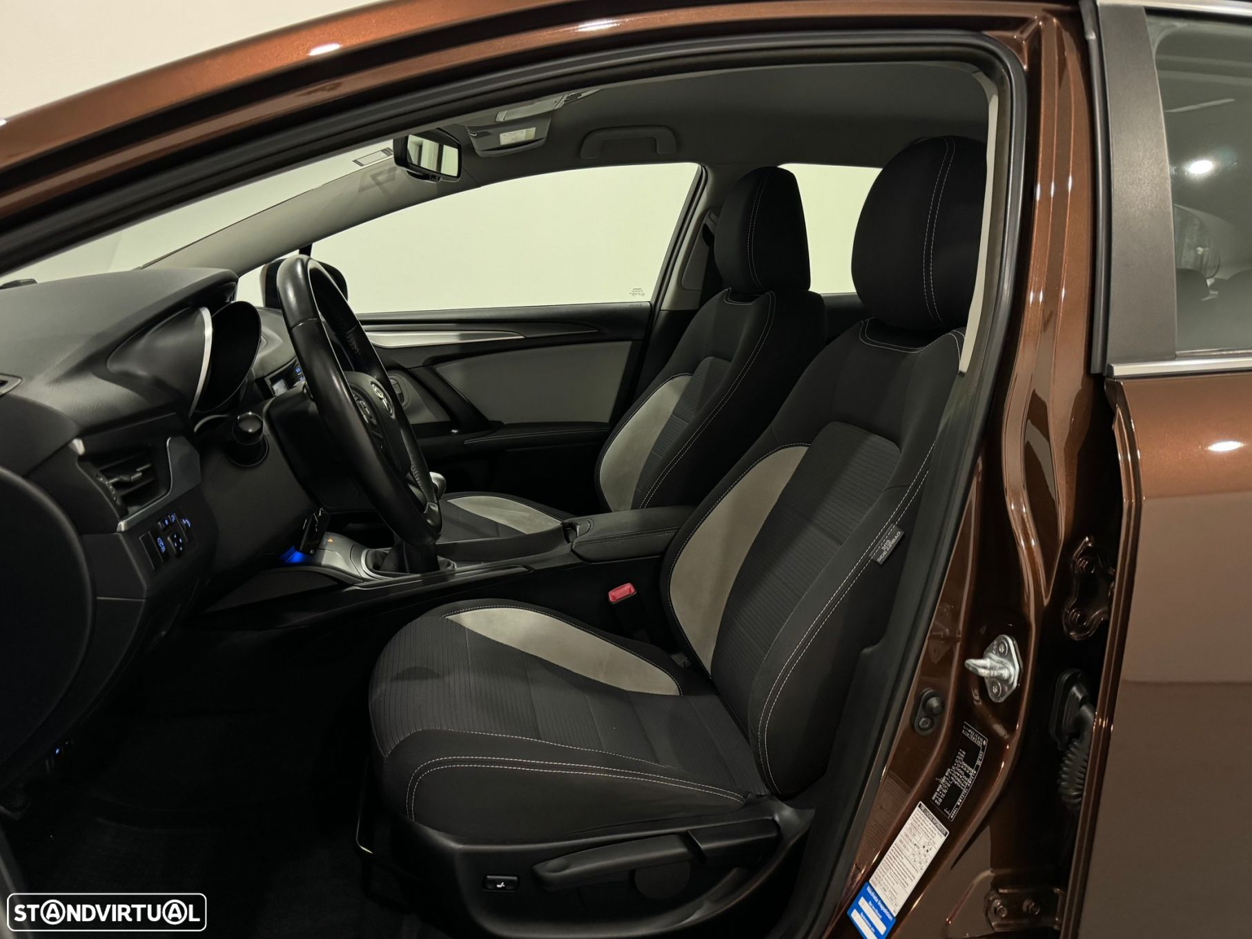 Toyota Avensis Touring Sports 1.6 D-4D Exclusive - 7
