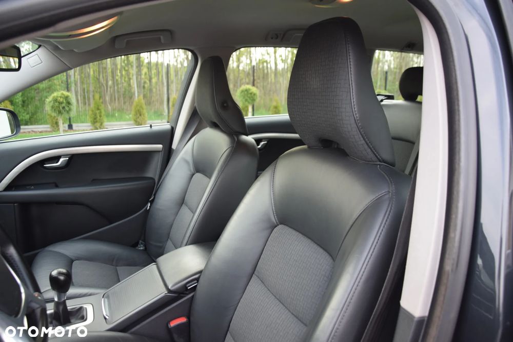 Volvo V70 2.5T Momentum - 28